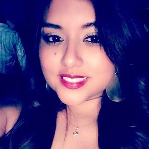 Meet your Posher, Claudia